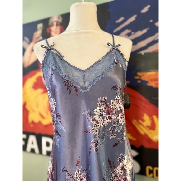 Thalia Sodi slip gown - Picture 2 of 11